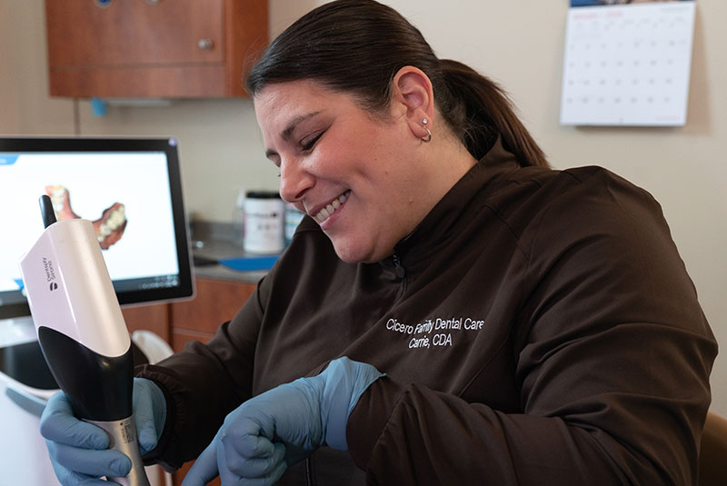 Team member taking 3d scan of patients teeth